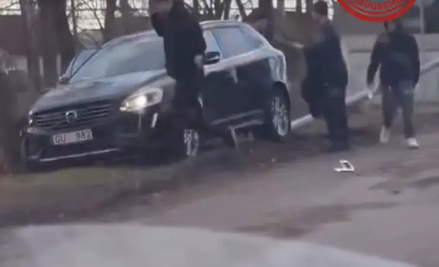 Сшибли столб в зоне 30 и испарились: ДТП на Мангальсала