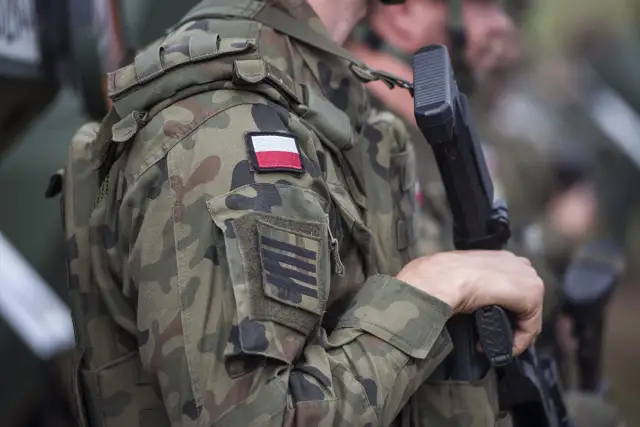 Польский солдат, давший очередь боевыми в ходе нарушения границы мигрантами, полностью оправдан