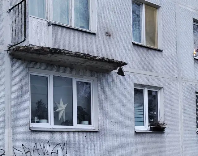 «Испугался климата»: последствия бури для отдельно взятого балкона