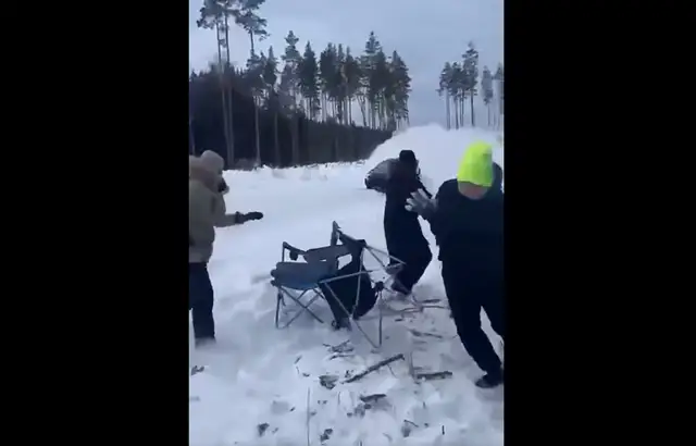 Какая жуть! На ралли Sarma 2026 машину понесло на зрителей. ВИДЕО