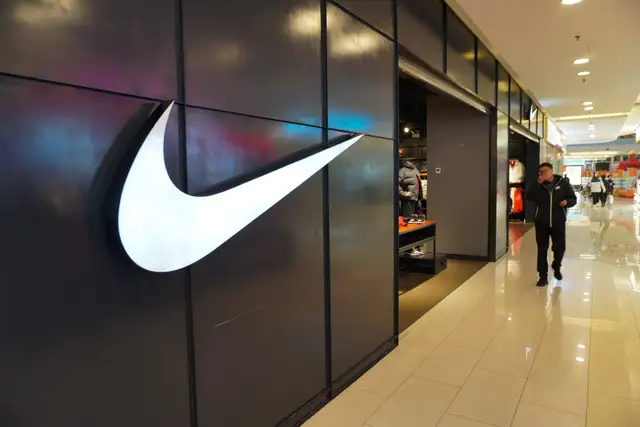 Nike обвиняют в дискриминации белых работников: правительство США ведёт следствие