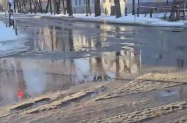 В Риге лопаются трубы: по всему городу работают аварийные бригады (ВИДЕО)