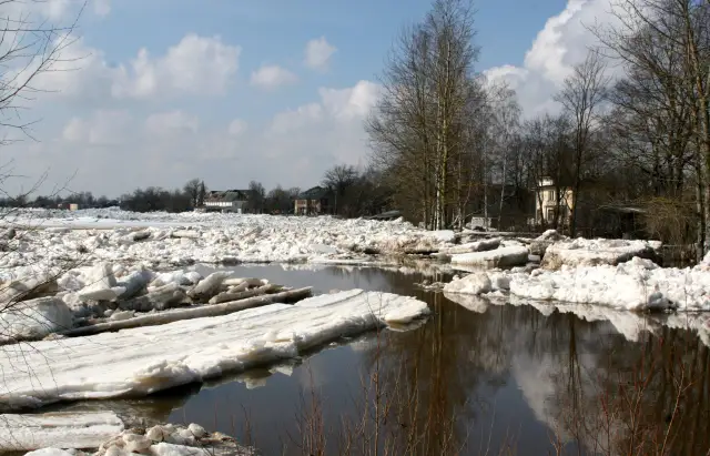 Meteorologs: Palu risks ir ievērojami samazinājies, bet ledus iešanu Daugavā vēl grūti prognozēt