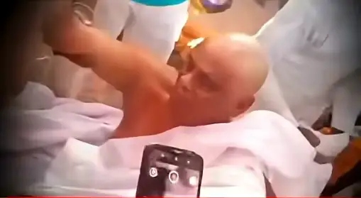 Встал в гробу на собственных похоронах — и устроил банкет! 74-летний мужчина шокировал деревню