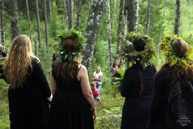 Notiks jau trešais Starptautiskais tradicionālās āra dziedāšanas festivāls DABĀ: Sāvienas pilskalnā