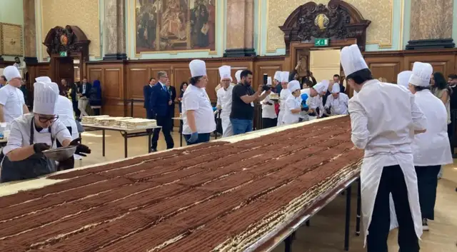 Тирамису на полкилометра: в Лондоне побили сладкий рекорд