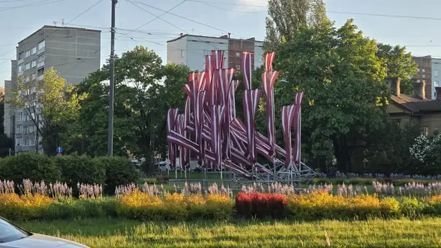 Ceturtdien gaidāmas gandrīz tikpat stipras vēja brāzmas kā trešdien