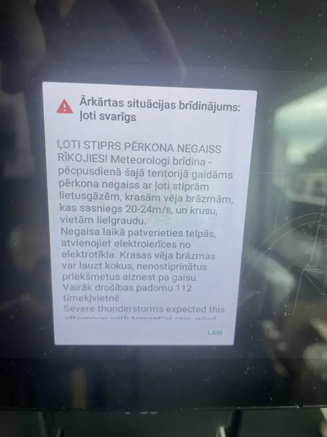 Кофемашина испугалась грозы: в Латвии предупреждение пришло на экран аппарата