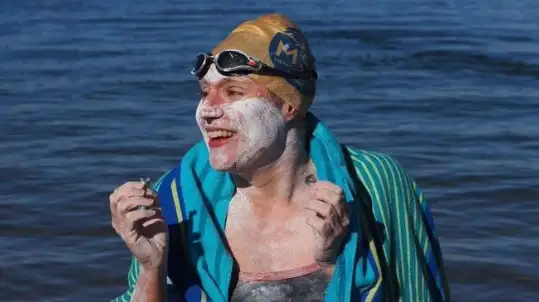 54 часа в море после рака: женщина сделала то, что до неё не удавалось никому
