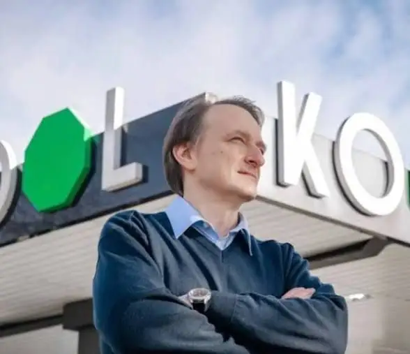 Peļņas cena: kāpēc “Forbes” triljoni ož pēc šaujampulvera un bērnu sviedriem