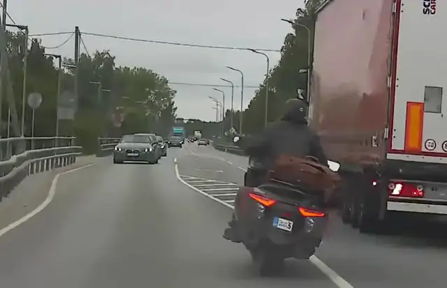No policijas bēgošs motociklists saņem 6700 eiro sodu un paliek bez tiesībām