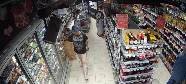 В юрмальском магазине мужчина нападал на людей: полиции нужна помощь (ФОТО)