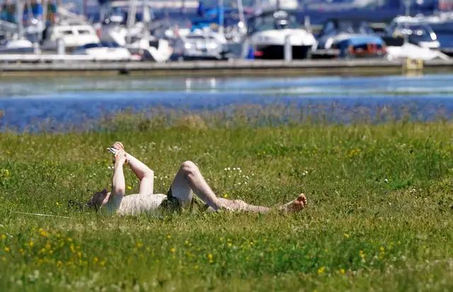 Piektdien brīžiem uzspīdēs saule un lietus mitēsies