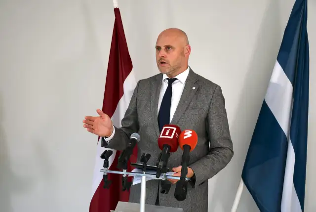 Premjers: Reizēm vēlme palīdzēt var traucēt