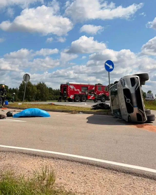 В двери остался отпечаток мотоцикла: жуткое ДТП под Тукумсом