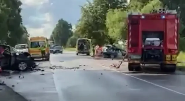 Трагедия на дороге в Елгаву: в тяжелой аварии погиб человек (видео)