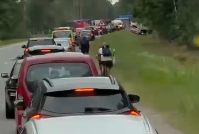 После тяжелой аварии восстановлено движение на Вентспилском шоссе: подробности (ВИДЕО)