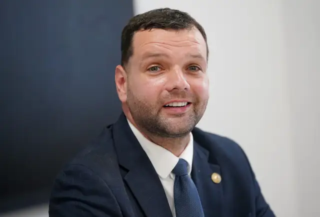 Uzulnieks varēs saņemt kompensāciju par atbrīvošanu no ministra amata