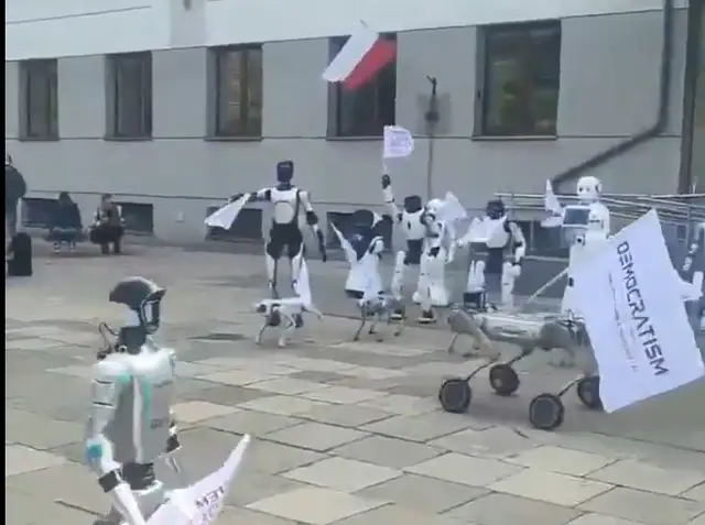 «Не отбирайте у людей работу!» В Польше роботы вышли протестовать против ИИ (ВИДЕО)