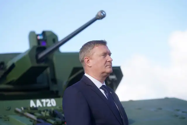 Так нужно ли разбирать рельсы на Москву? Мелнис снова высказался