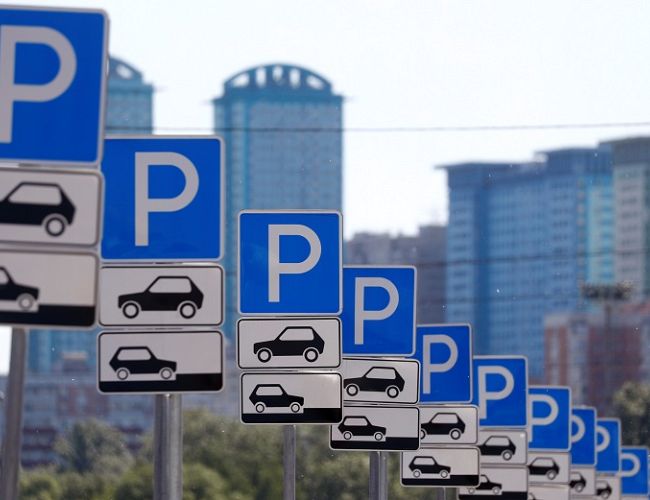 Деньги, собранные на рижских парковках: в чьи карманы они попадают?