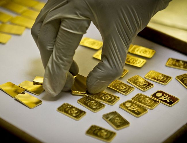 Затмение нашло: мужчина выкинул в мусорник шкатулку с золотом на 120 000 евро — и побежал в полицию