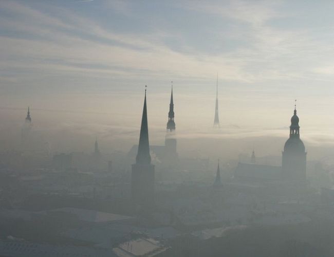 Жёлтое предупреждение: сегодня вечером Ригу накроет густой туман