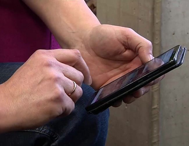 Aptauja: Lai izvairītos no krāpniekiem, 35% iedzīvotāju neatbild uz zvaniem no nepazīstamiem numuriem