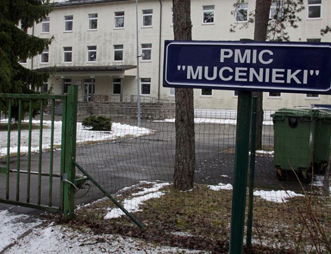 «На сигареты и пиво?» Предложение увеличить карманные деньги мигрантам шокировало публику