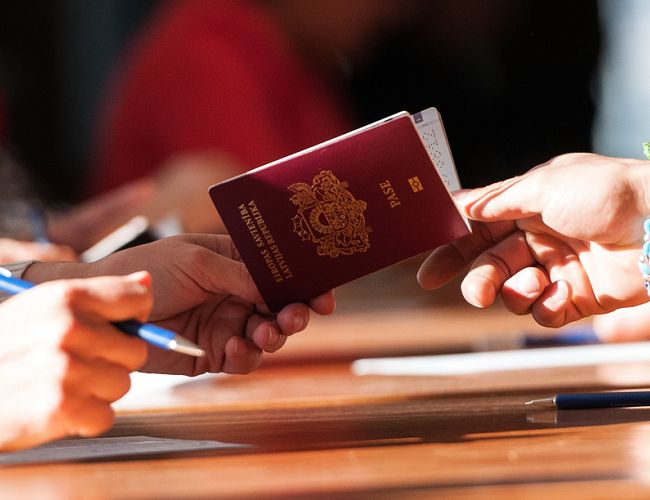 Не знал, что имеет гражданство РФ, а теперь может лишиться и латвийского: как такое может быть?