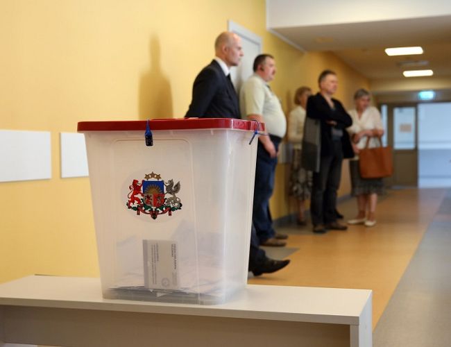 Латвийцы за рубежом смогут голосовать на выборах в Европарламент по почте; что для этого нужно