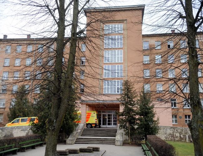 Spriedums PSKUS bijušo valdes locekļu strīdā pret slimnīcu par pabalstu izmaksu būs zināms nākammēnes