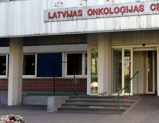 А на руках двое детей: бюрократы от здравоохранения отказали в лекарстве умирающей и предлагают ей подождать