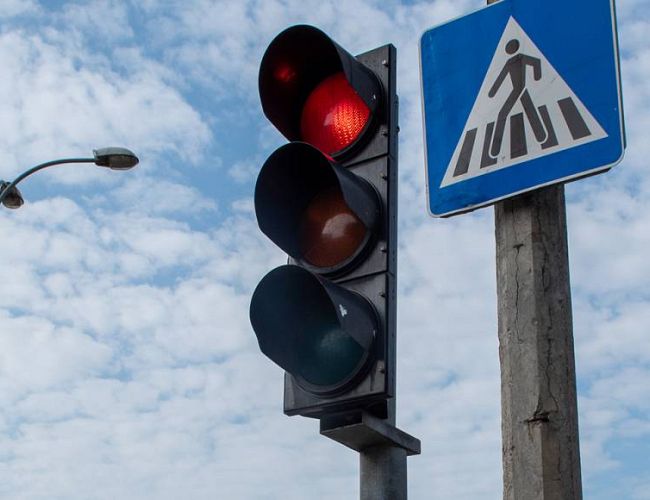 «Узаконенный грабеж!» Водителей просто загоняют в «ловушку» у светофора