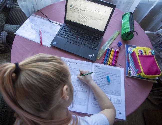 Klātienes mācībās varētu atgriezties ap 230 skolēnu, kuri mācās tālmācībā vai ģimenē