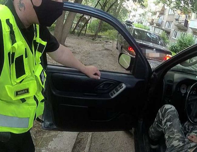 ZZS rosina stingrākas prasības trešo valstu autovadītājiem