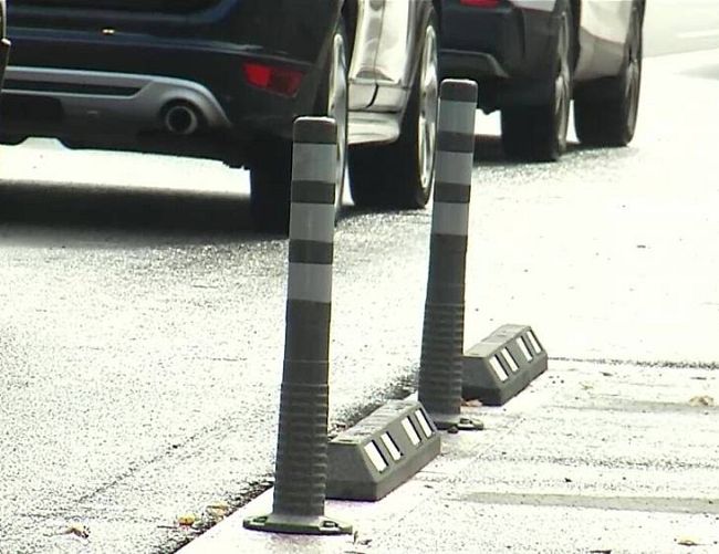 «Коррупция — визитка Рижской думы». Скандалы вокруг столбиков не утихают