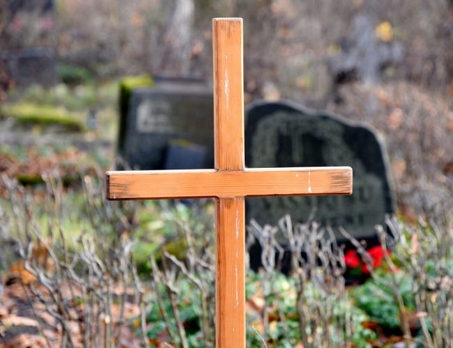 «Обмен опытом» за 20 тысяч: дюжина чиновников едет на конгресс по кладбищам