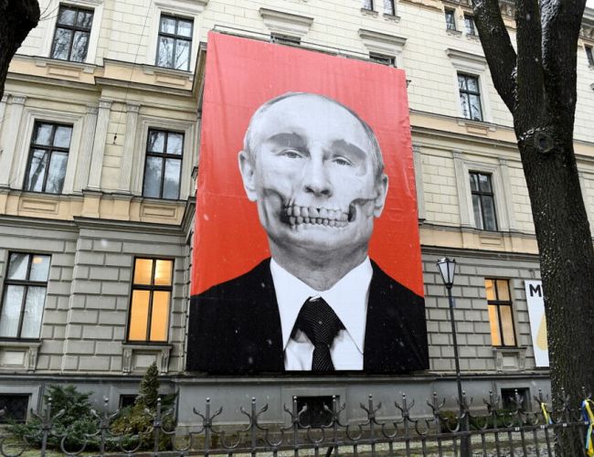 «Точно отравился грибами?» Вейнберга: смерть врагов Путина уже не удивляет