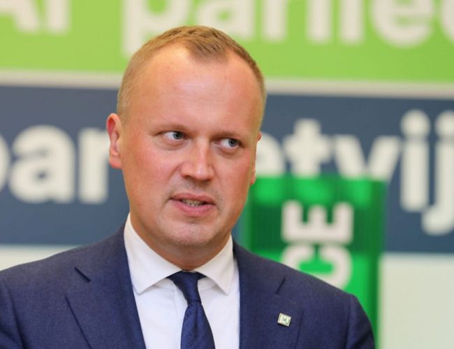 «Не о пасхальных традициях надо президенту думать!» Депутат Сейма — о ситуации в стране