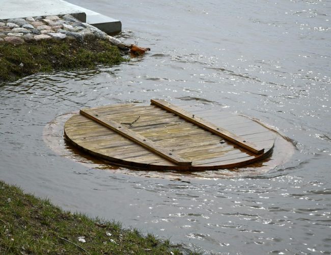 Вода поднимается! Реки Латвии быстро выходят из берегов