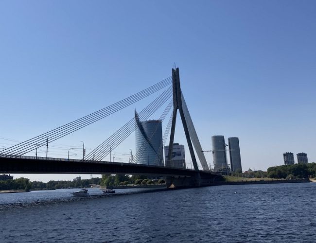Вантовый мост закроют и Риге грозит транспортный хаос. Но есть безумная идея…