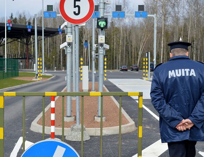 Опасный груз из Украины задержан на границе: что пытались ввезти в Латвию?