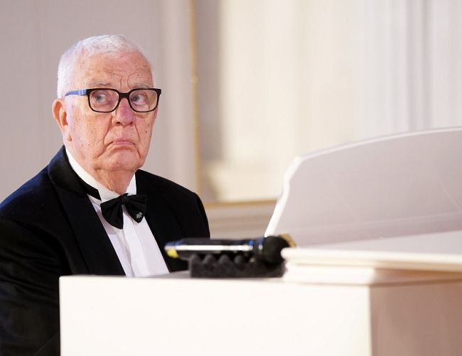 Kriminālprocesā vērtēs iespējamās nelikumības ar komponista Paula personas datiem