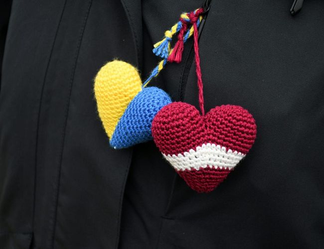 Поддержка беженцев из Украины в Латвии сокращается: решение правительства