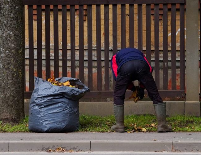 «Уборка в городе доверена полным идиотам!» Что так возмутило рижанку?