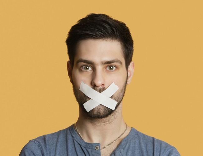 «Рекламу на русском тоже запретить!» Комиссия Сейма по правам человека