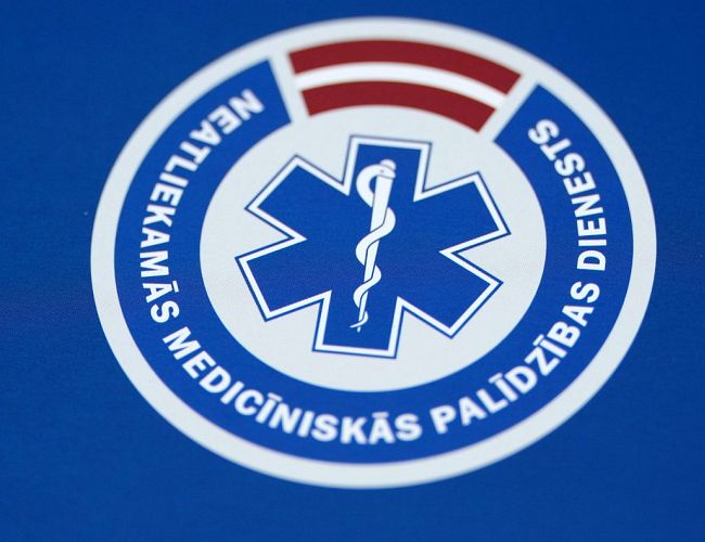 Ar līdzcilvēku palīdzību izdodas glābt sievieti, kurai veikalā apstājās sirds