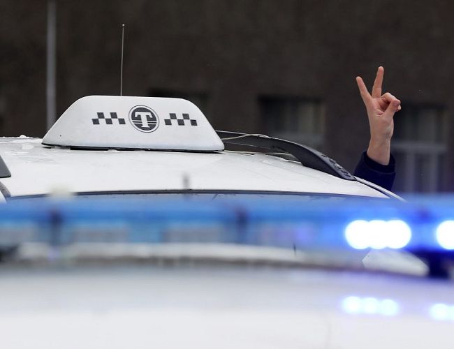 Возможен транспортный коллапс: таксисты перекроют центр Риги и других городов