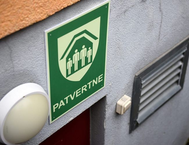 Стендзениекс: «В Риге бомбоубежищ нет, есть только таблички!»